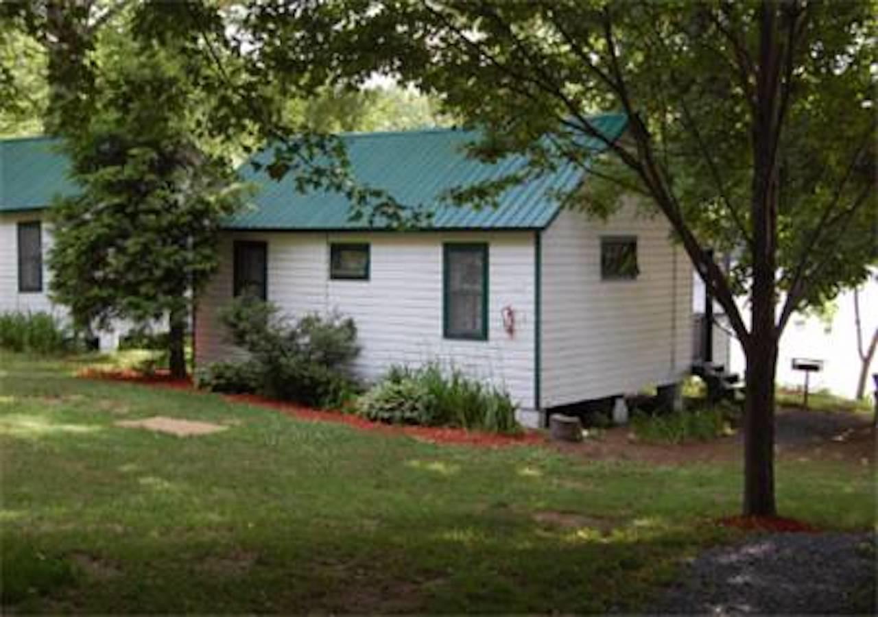 The Elms Waterfront Cottages Lake Luzerne Exterior photo