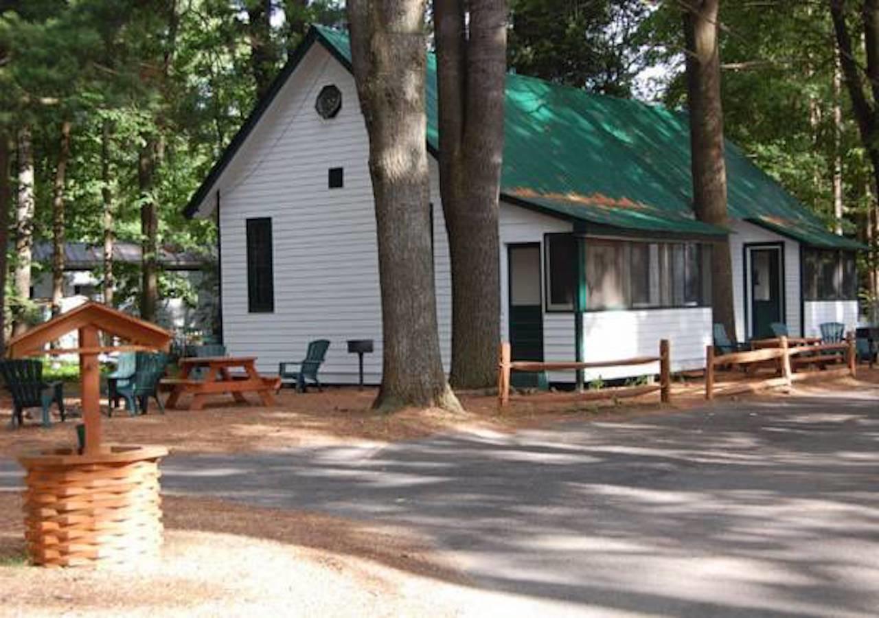 The Elms Waterfront Cottages Lake Luzerne Exterior photo