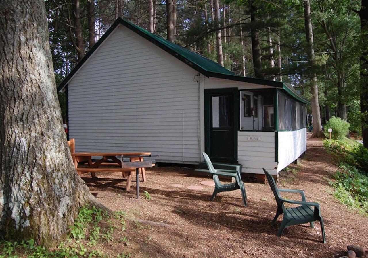 The Elms Waterfront Cottages Lake Luzerne Exterior photo