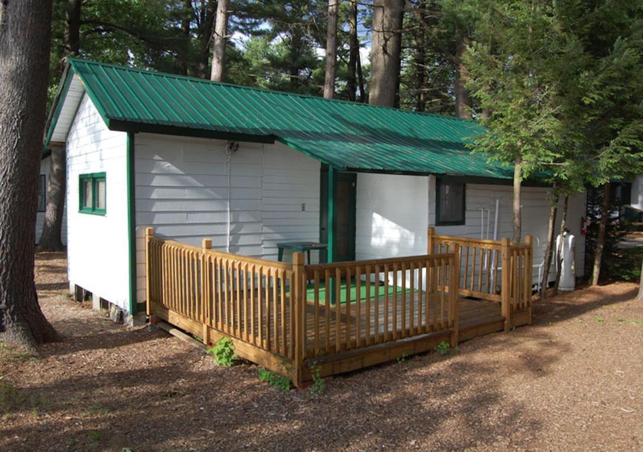 The Elms Waterfront Cottages Lake Luzerne Exterior photo